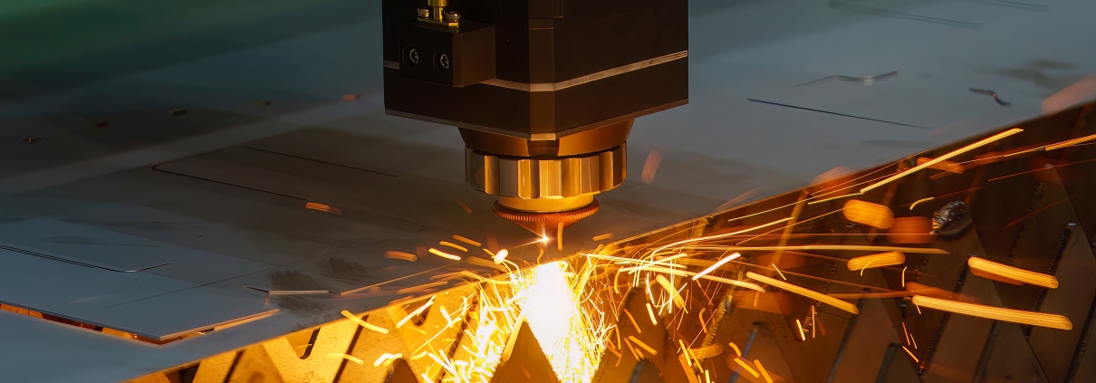 The fiber laser cutting machine cut the metal plate with the sparkling light.