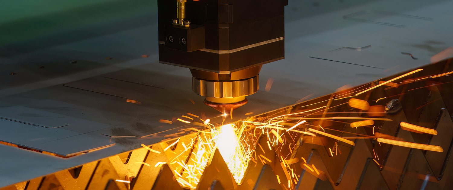 The fiber laser cutting machine cut the metal plate with the sparkling light.